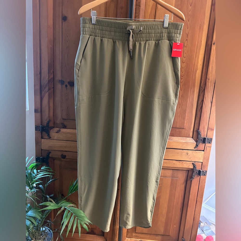 SPANX On The Move Tapered Pant